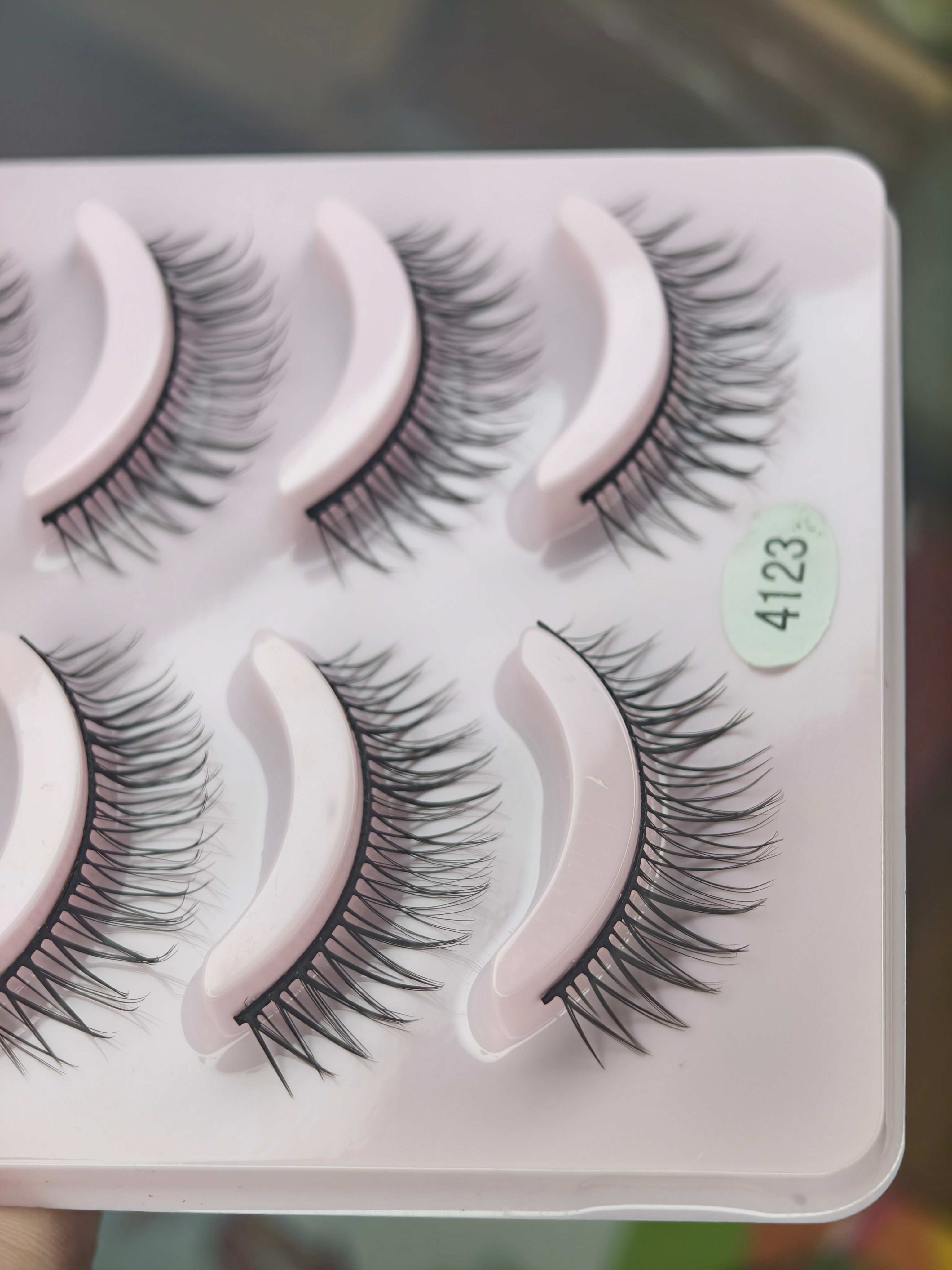 Extremly Natural lightweight lash-4123