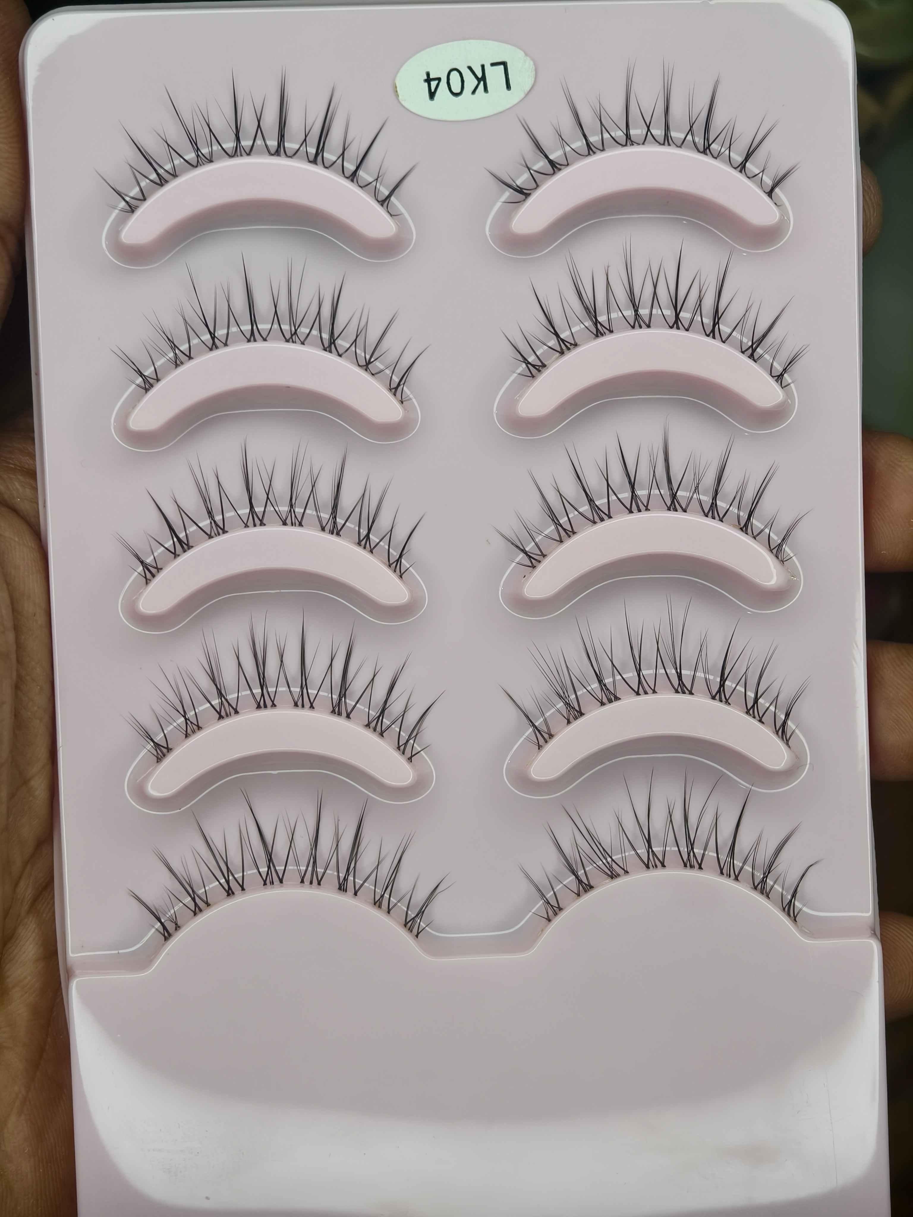 Extremly Natural lightweight lash-LK04