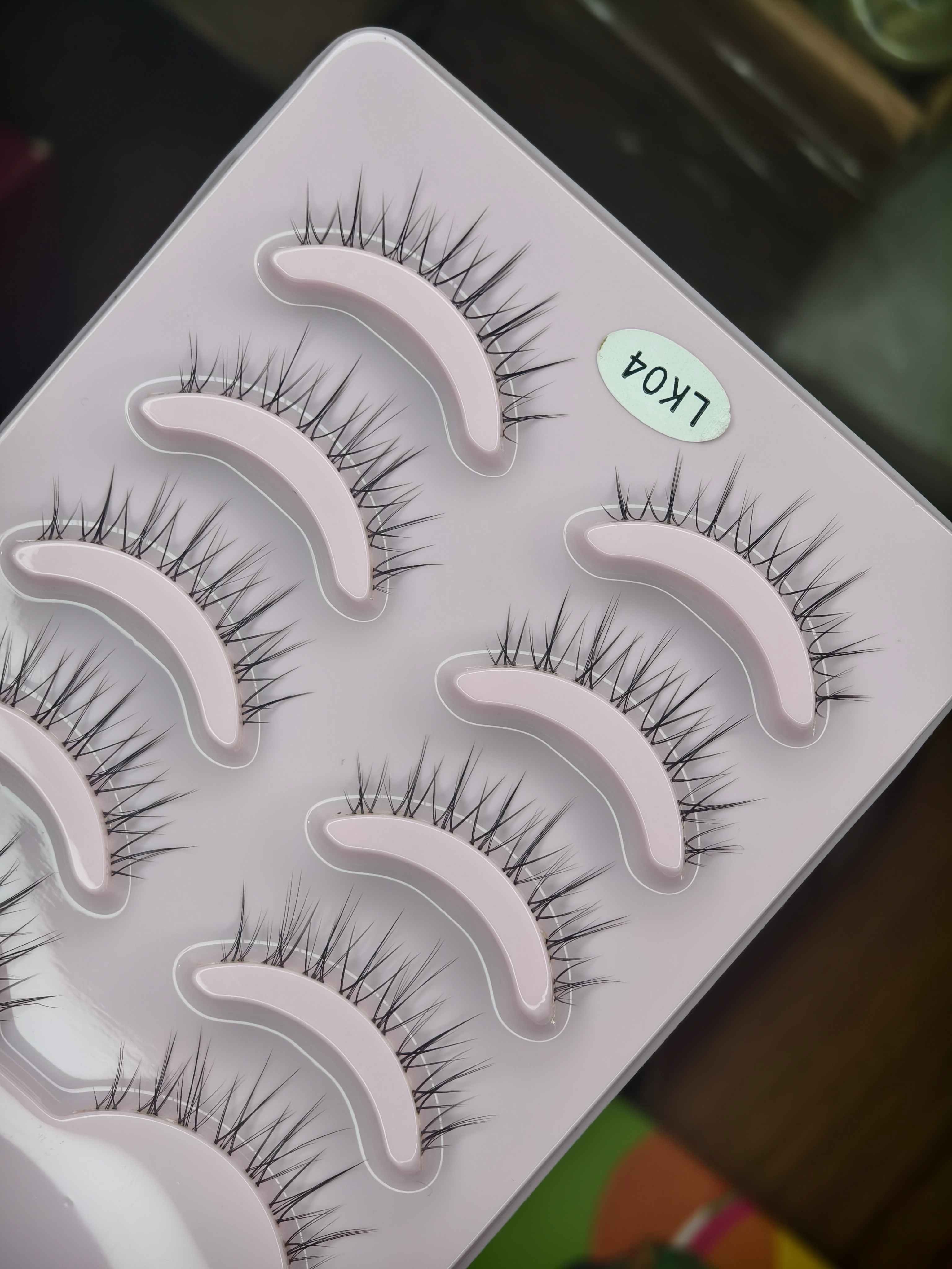 Extremly Natural lightweight lash-LK04