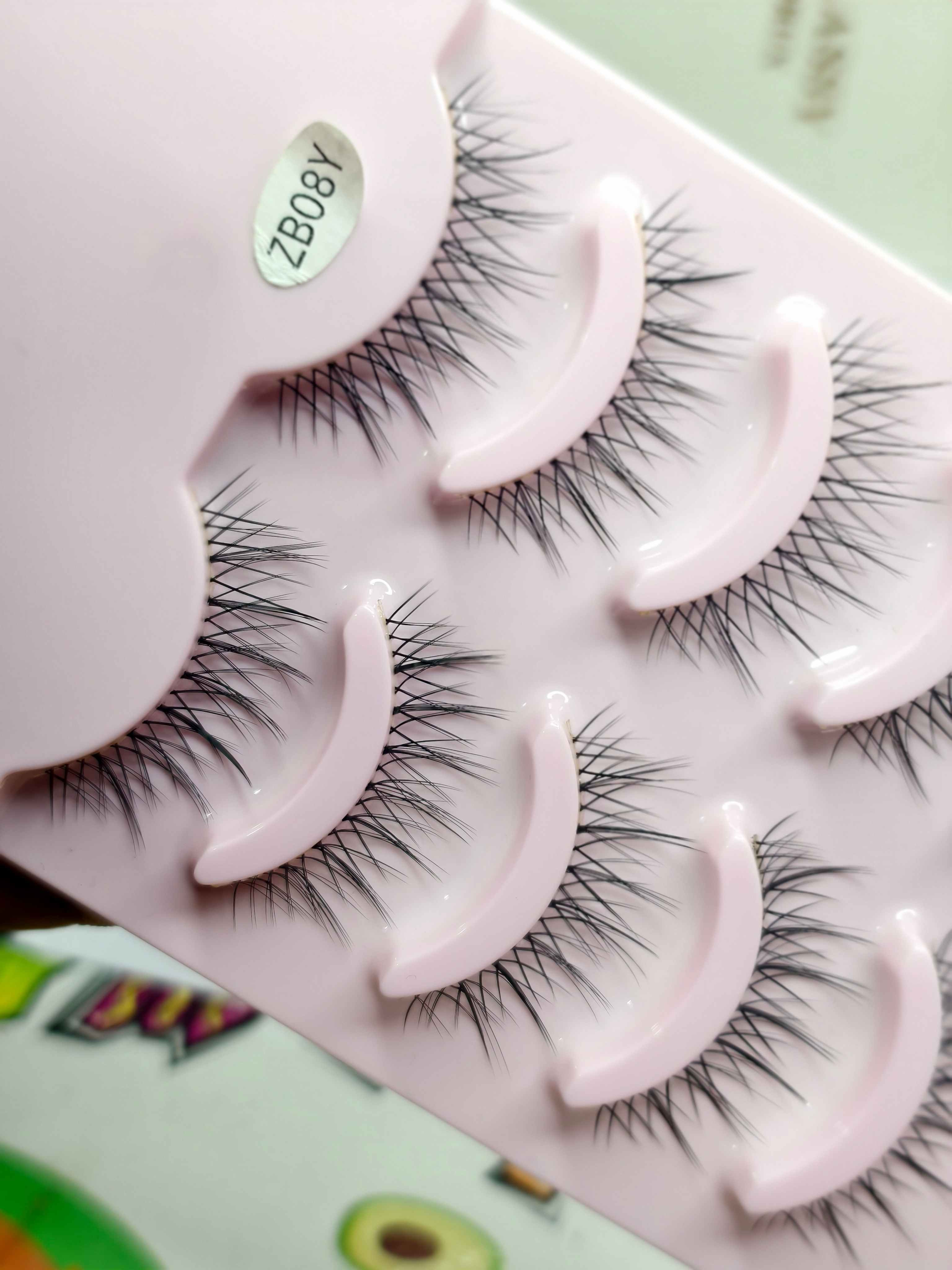 Extremly Natural lightweight lash-ZB08y